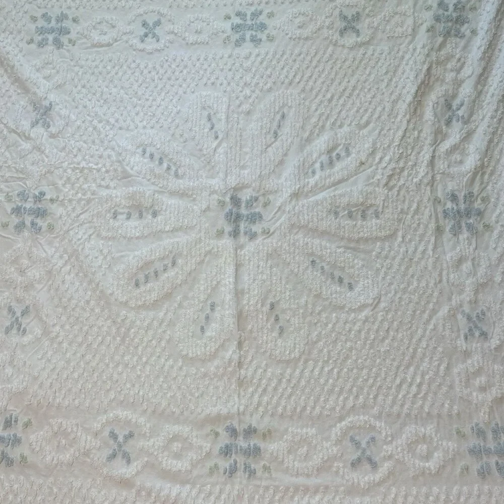 Vintage White Baby Blue Daisy Floral Chenille Bedspread Fringe Edge 102x96